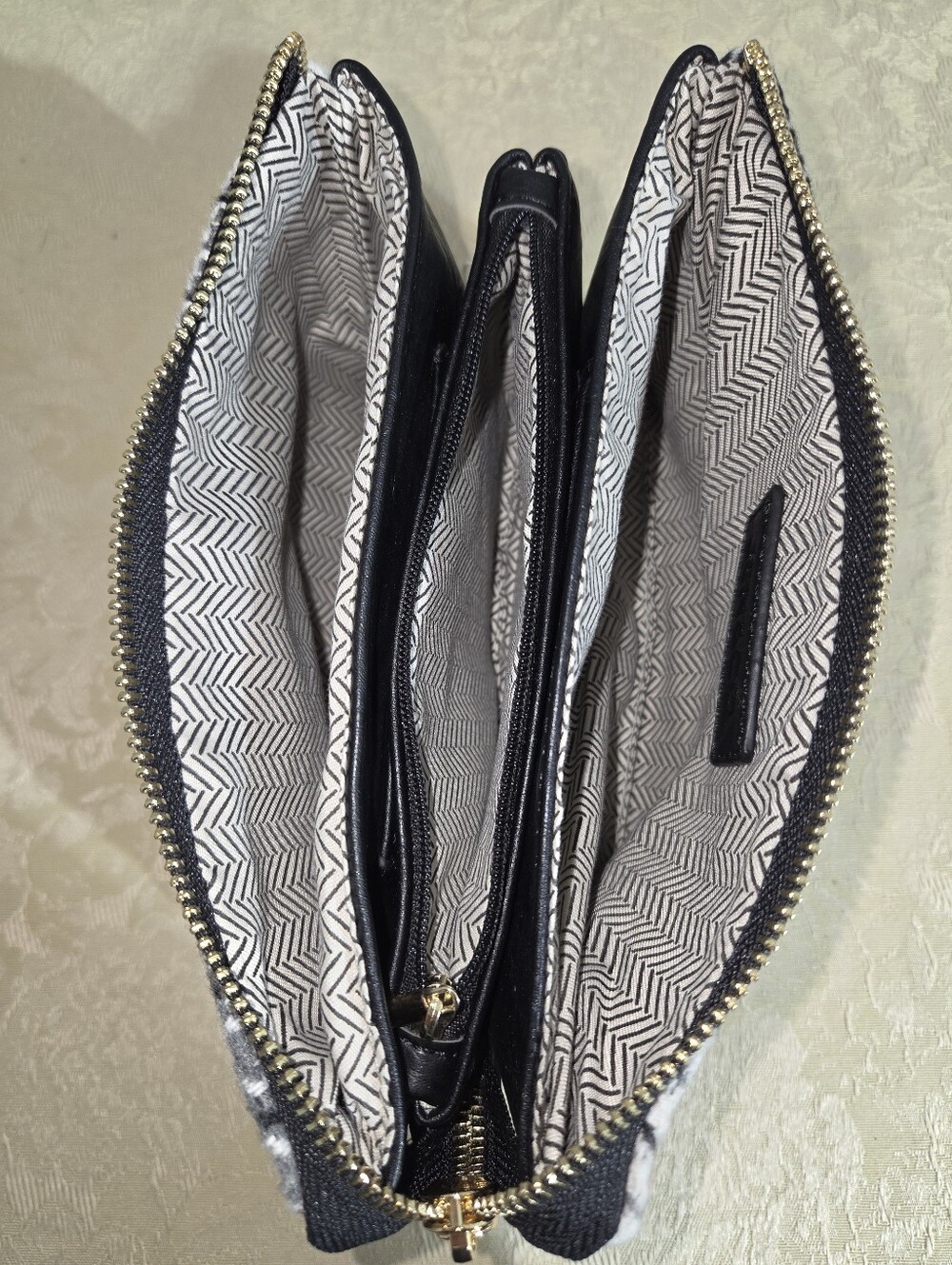 Jen & Co. Riley Vegan Faux Leather Multi Compartment Houndstooth Clutch - Picture 9 of 15